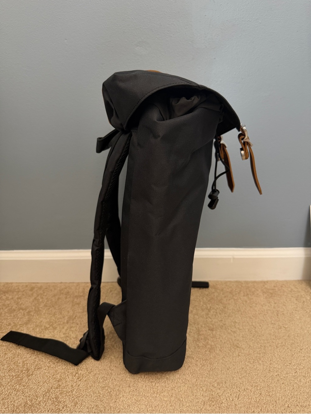 Herschel Supply Company Black Retreat Backpack Mid Volume with Laptop Sleeve - Picture 6 of 8
